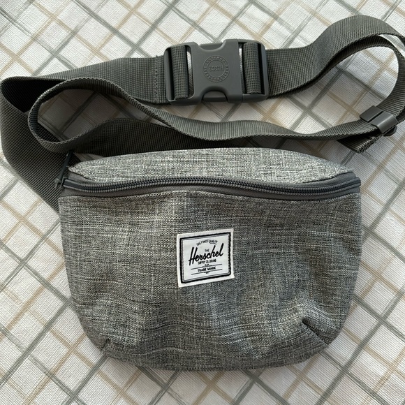 Herschel Fanny Pack - Picture 1 of 6